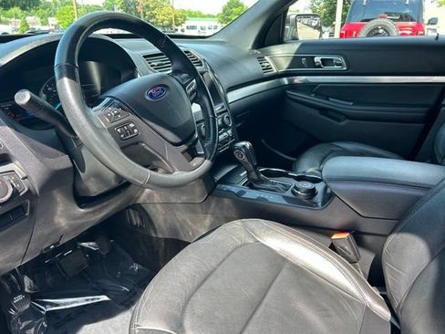 Used 2018 Ford Explorer XLT w/ Equipment Group 202A AWD/4WD image 15