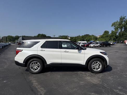 Used 2026 Ford Explorer Active AWD/4WD image 8