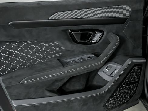 Used 2024 Lamborghini Urus Performante image 18