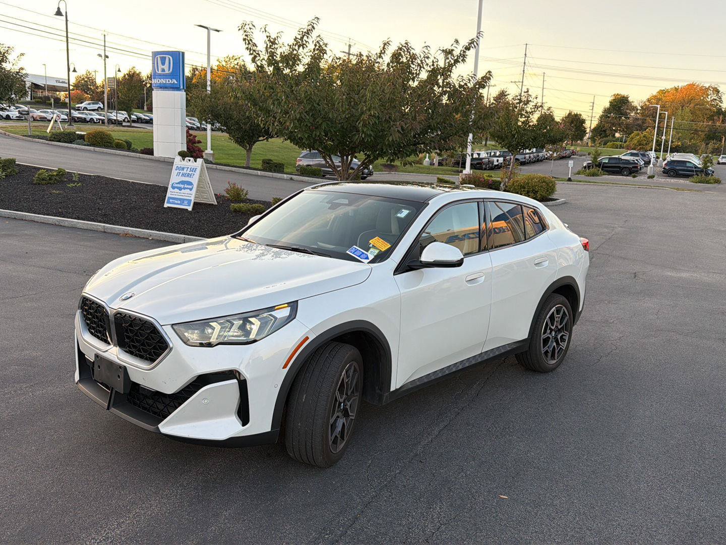Used 2025 BMW X2 xDrive28i w/ Technology Package AWD/4WD image 3