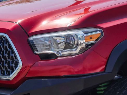 Used 2019 Toyota Tacoma TRD Off-Road w/ Technology Package AWD/4WD image 8