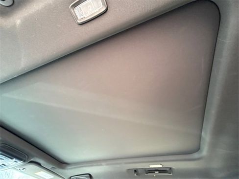 Used 2021 Chevrolet Suburban LT image 17