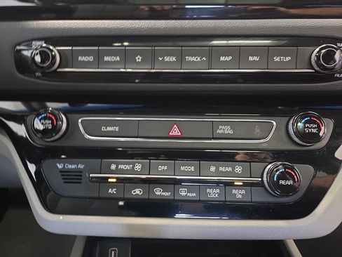Used 2021 Kia Sedona SX FWD image 18