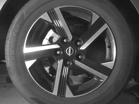 Used 2025 Nissan Sentra SV FWD image 15