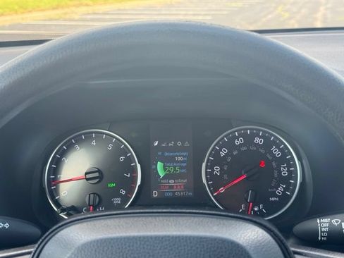 Used 2021 Toyota RAV4 XLE FWD image 23