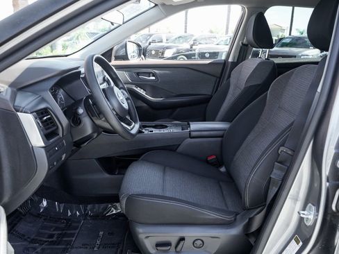 Used 2023 Nissan Rogue SV image 15