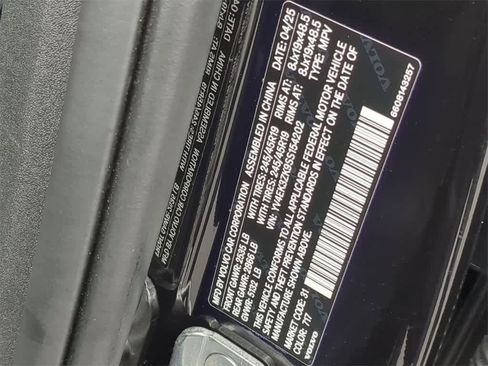 Used 2025 Volvo EX30 Plus w/ Protection Package Premier image 32