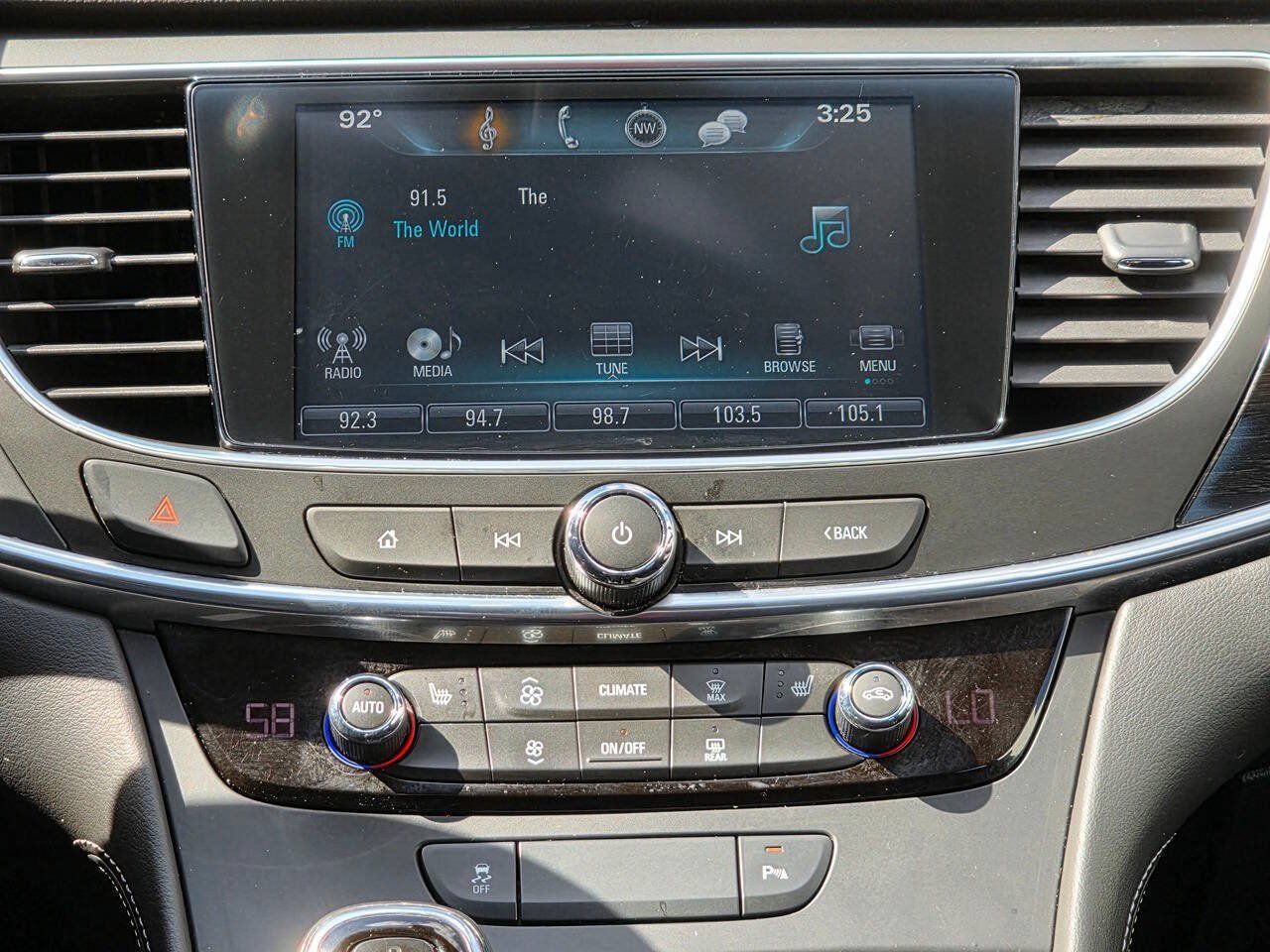 Used 2018 Buick LaCrosse Essence FWD image 22