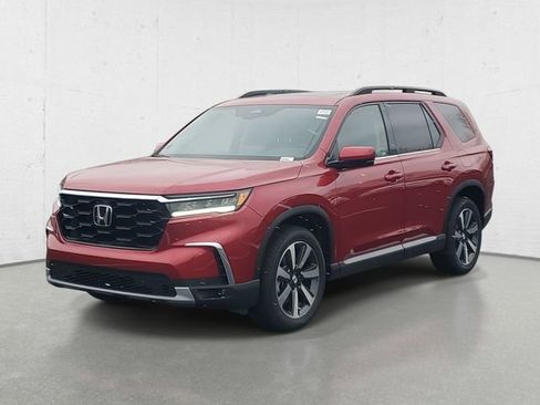 New 2025 Honda Pilot Touring image 1