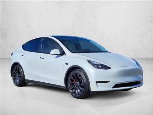 Used 2023 Tesla Model Y Performance image 3