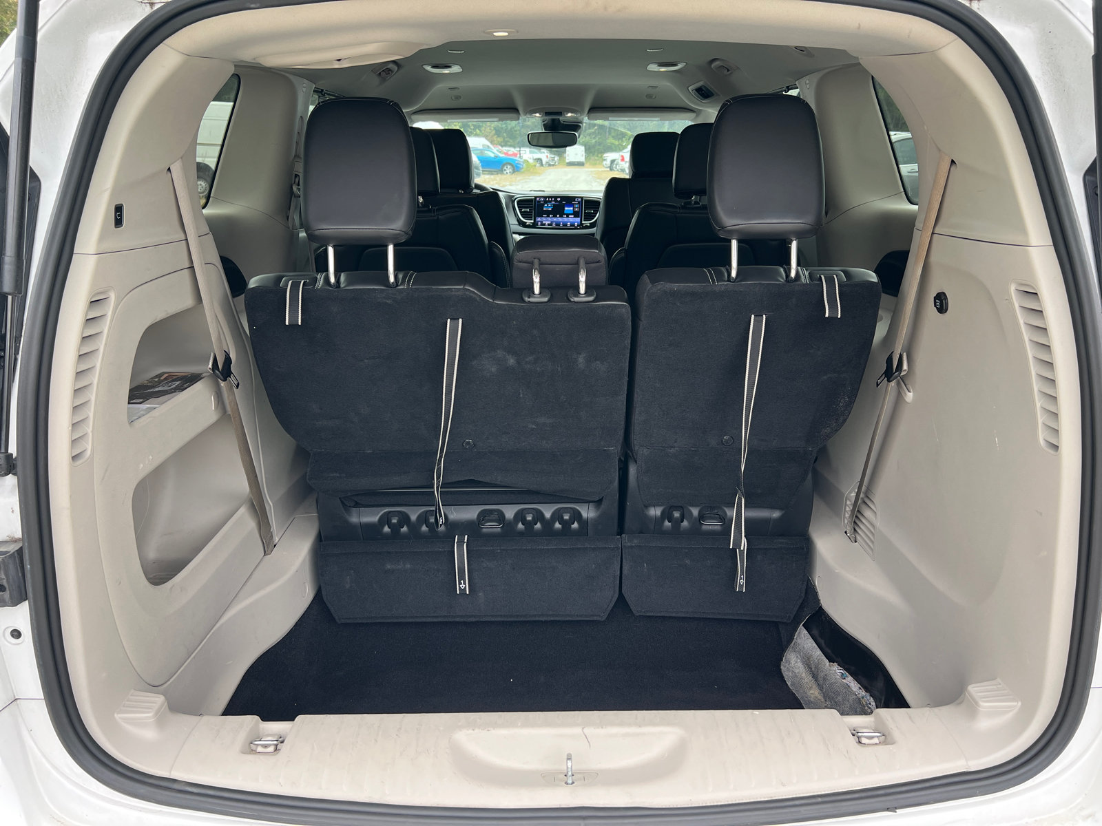 Used 2024 Chrysler Pacifica Touring-L FWD image 21