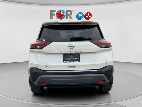 Used 2021 Nissan Rogue SV image 12