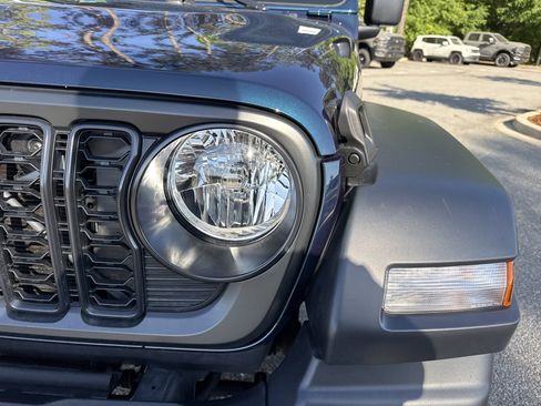 Used 2025 Jeep Wrangler Sport image 5