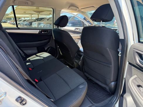 Used 2019 Subaru Outback 2.5i Premium image 14