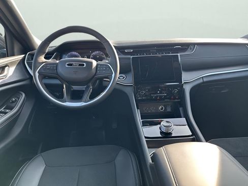 New 2025 Jeep Grand Cherokee L Altitude image 24