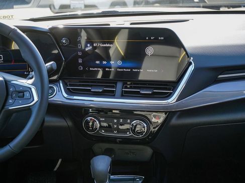 New 2026 Chevrolet Trax ACTIV w/ Sunroof Package FWD image 15