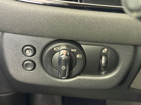 Used 2022 MINI Cooper Clubman S w/ Premium Package image 17