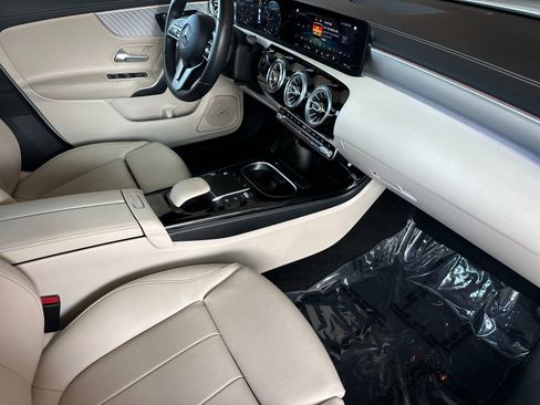 Used 2021 Mercedes-Benz CLA 250 w/ Premium Package image 19