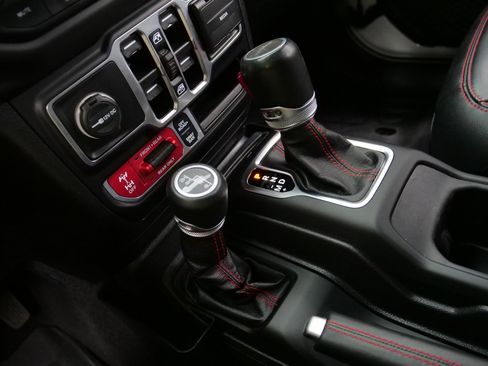 Used 2021 Jeep Gladiator Rubicon AWD/4WD image 17