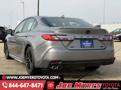 Used 2025 Toyota Camry SE w/ Convenience Package image 7
