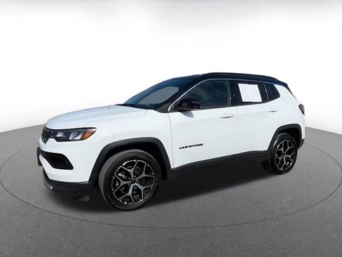Used 2025 Jeep Compass Limited image 8
