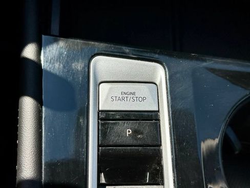 Used 2024 Volkswagen Atlas SE w/ Panoramic Sunroof Package FWD image 31