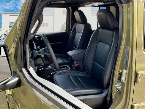 Certified 2025 Jeep Gladiator Sport image 20