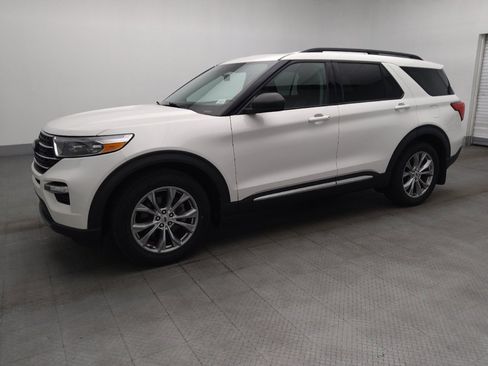 Used 2022 Ford Explorer XLT w/ Equipment Group 202A RWD image 2