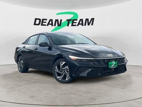 Certified 2025 Hyundai Elantra SEL FWD image 1