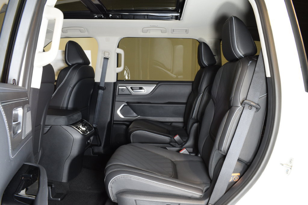 New 2027 INFINITI QX80 Luxe w/ Cargo Package AWD/4WD image 29