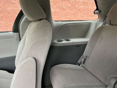 Used 2014 Toyota Sienna LE FWD image 11
