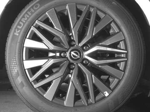 Used 2025 Nissan Altima 2.5 SV FWD image 15