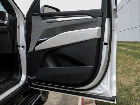 Used 2025 Cadillac Escalade V w/ LPO, ONYX Package AWD/4WD image 86