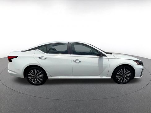 Used 2025 Nissan Altima 2.5 SV FWD image 16