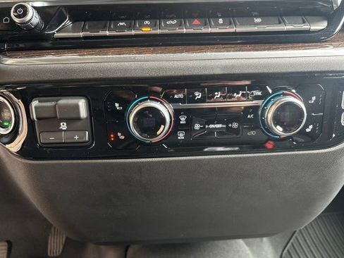 New 2025 GMC Sierra 1500 Elevation image 24