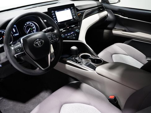 Used 2023 Toyota Camry LE image 11