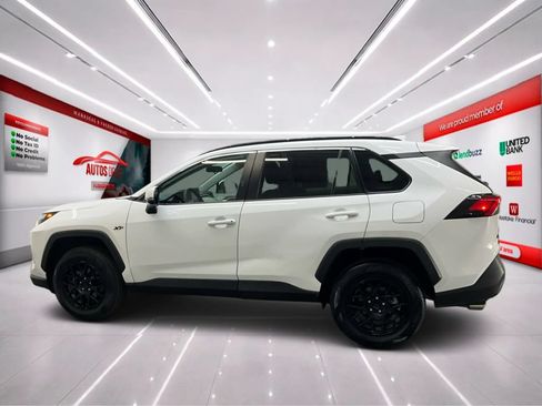 Used 2022 Toyota RAV4 XLE FWD image 4