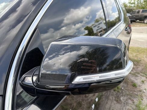 Used 2020 Chevrolet Traverse LT image 9