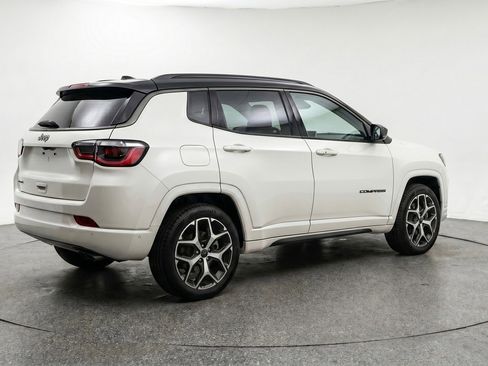 Used 2025 Jeep Compass Limited AWD/4WD image 9