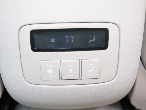 Used 2006 Cadillac DTS Luxury II w/ Sun And Sound Package image 31