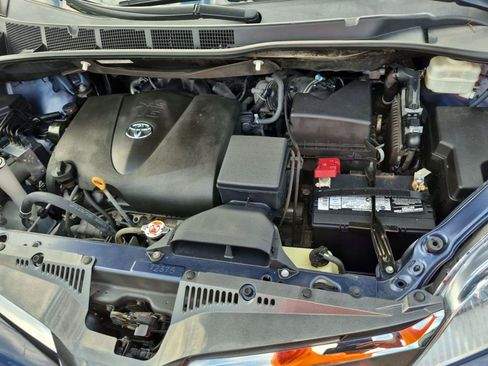 Used 2020 Toyota Sienna XLE w/ XLE Navigation Package AWD/4WD image 10