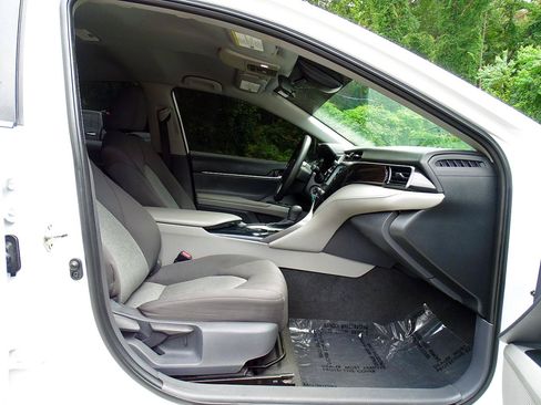 Used 2019 Toyota Camry LE FWD image 27