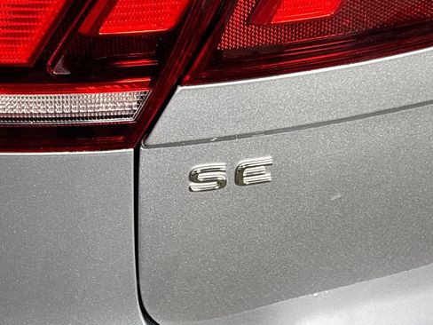 Used 2022 Volkswagen Tiguan SE image 24