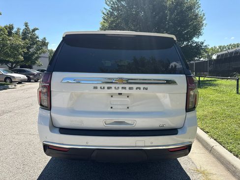 Used 2021 Chevrolet Suburban LT RWD image 6