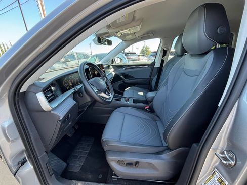Used 2026 Volkswagen Tiguan SE AWD/4WD image 29