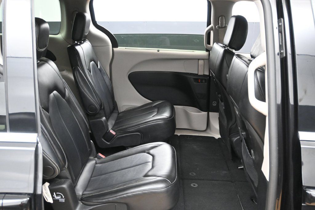 Used 2024 Chrysler Pacifica Touring-L FWD image 23