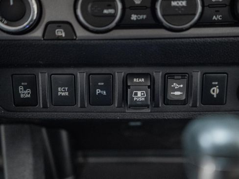 Used 2019 Toyota Tacoma TRD Sport image 31