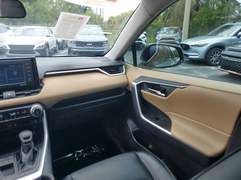 Certified 2021 Toyota RAV4 XLE FWD image 20