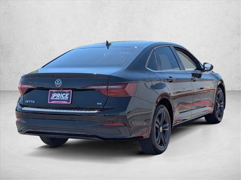 Used 2024 Volkswagen Jetta SE w/ Panoramic Sunroof Package FWD image 5