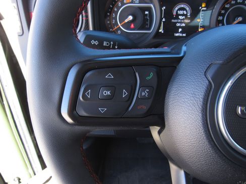 Used 2024 Jeep Wrangler Unlimited Rubicon w/ Technology Group image 25